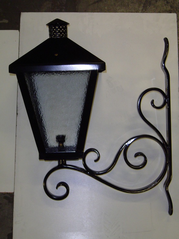 Buitenlamp met gesmede muurbevestiging